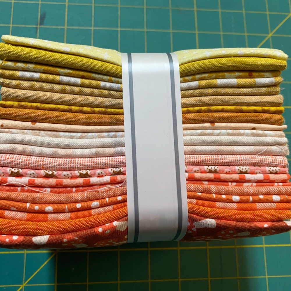Robert Kaufman Fat Quarter Bundle - Picture 4 of 8